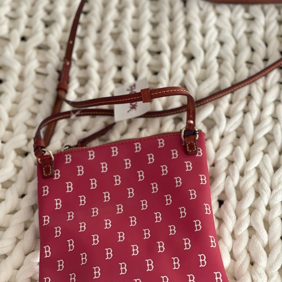 Dooney & Bourke Women's Boston Red Sox ⚾️Signature Small Zip - Picture 9 of 12